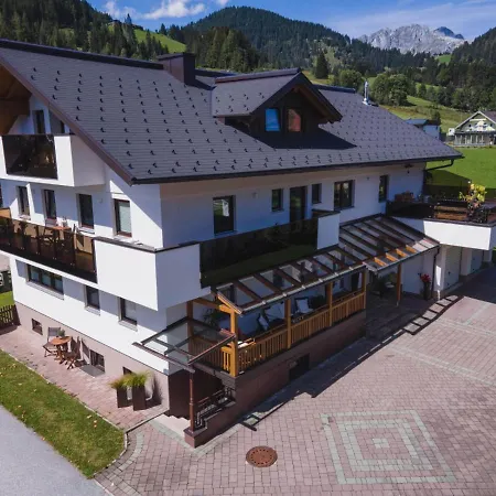 Maria Gstatter * Sankt Martin am Tennengebirge